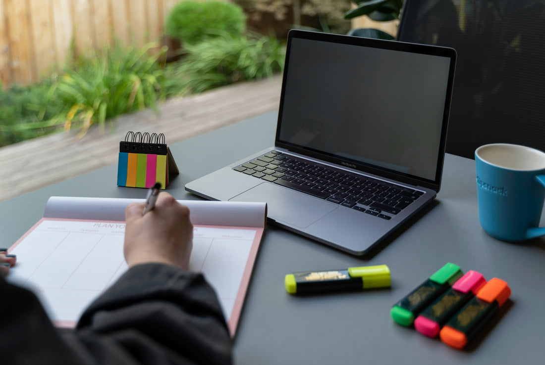 Study and Office Essentials: How to Combine Whiteboards, Highlighters, and Correction Supplies for Better Workflow