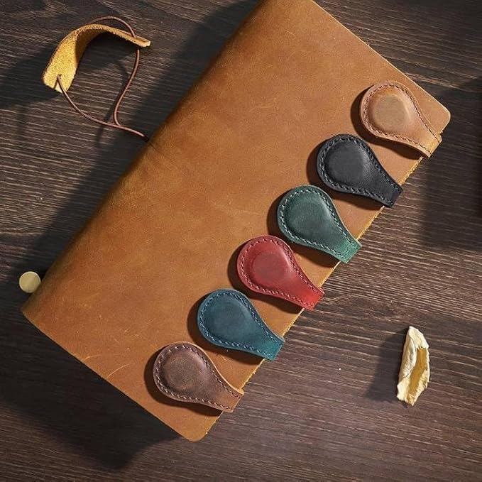Personalized Magnetic Leather Bookmark, 26 Letters Custom Leather Bookmarks, Handmade, Leather Magnetic Bookmark for Book Lovers Readers Women Kid(Dark Yellow，P）
